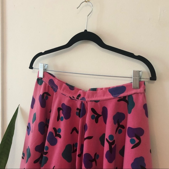 🍭 Twirling pink corduroy skirt - Picture 2 of 6